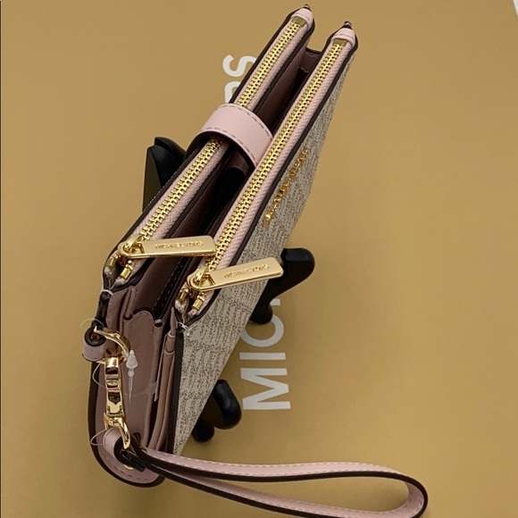 MICHAEL KORS DOUBLE ZIP WRISTLET POWDER BLUSH - Picture 11 of 15